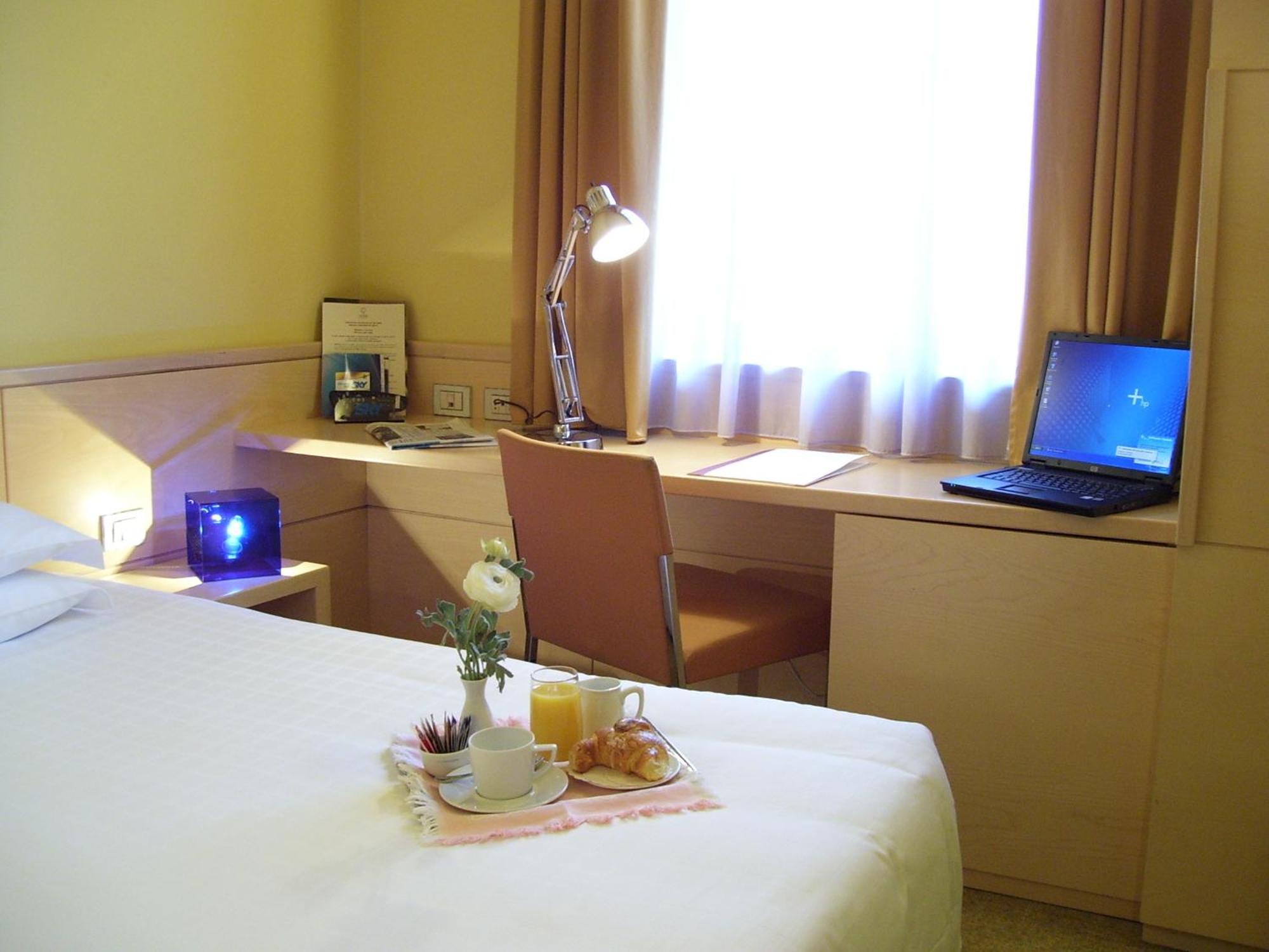 Albergo Celide Lucca Exterior photo