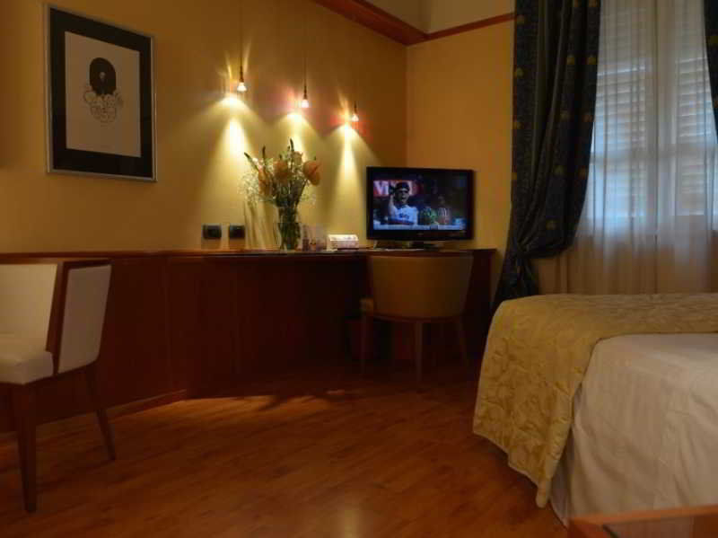 Albergo Celide Lucca Exterior photo