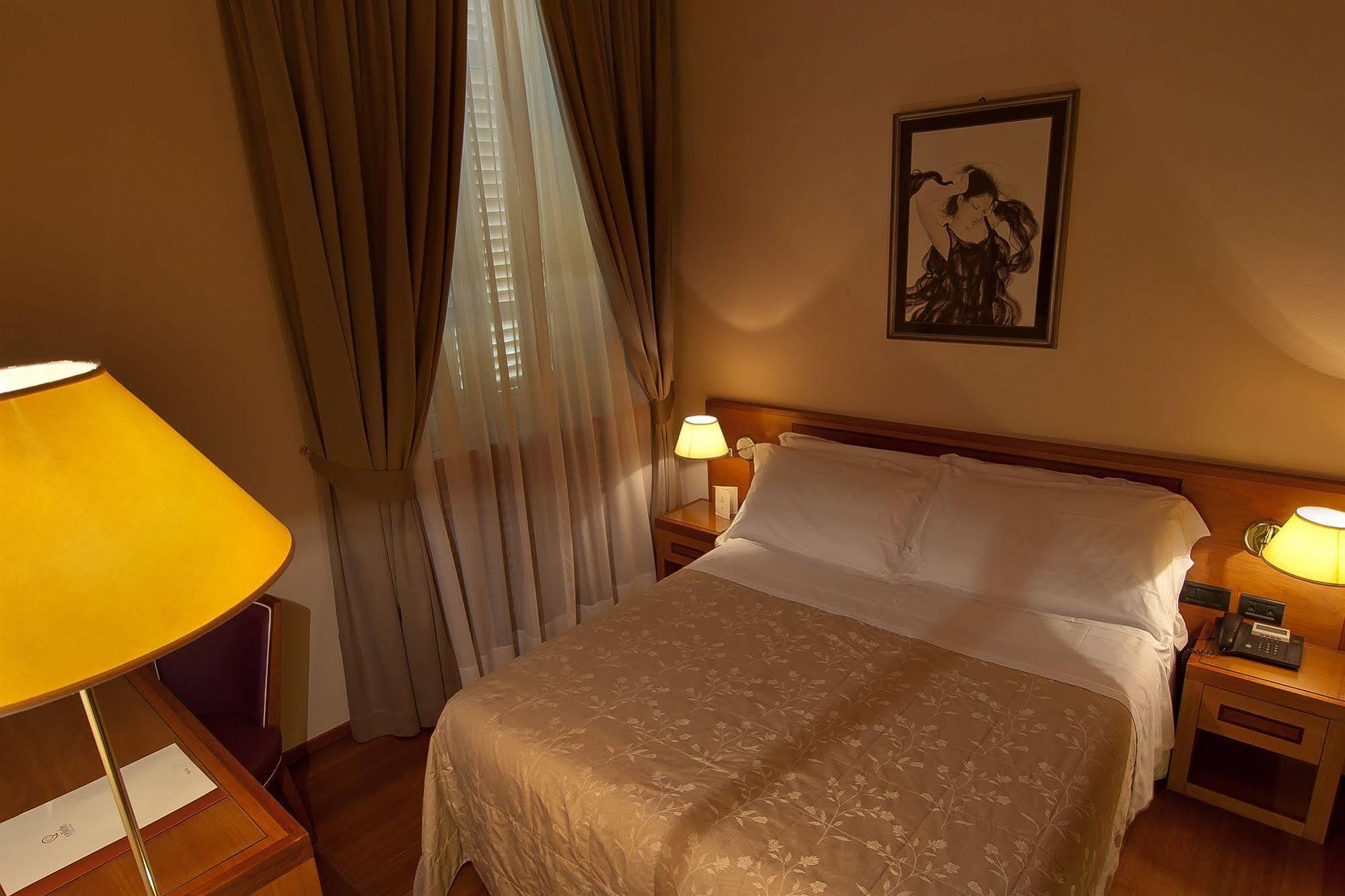 Albergo Celide Lucca Exterior photo